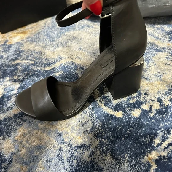 Beautiful/ unique sandals - Picture 3 of 5